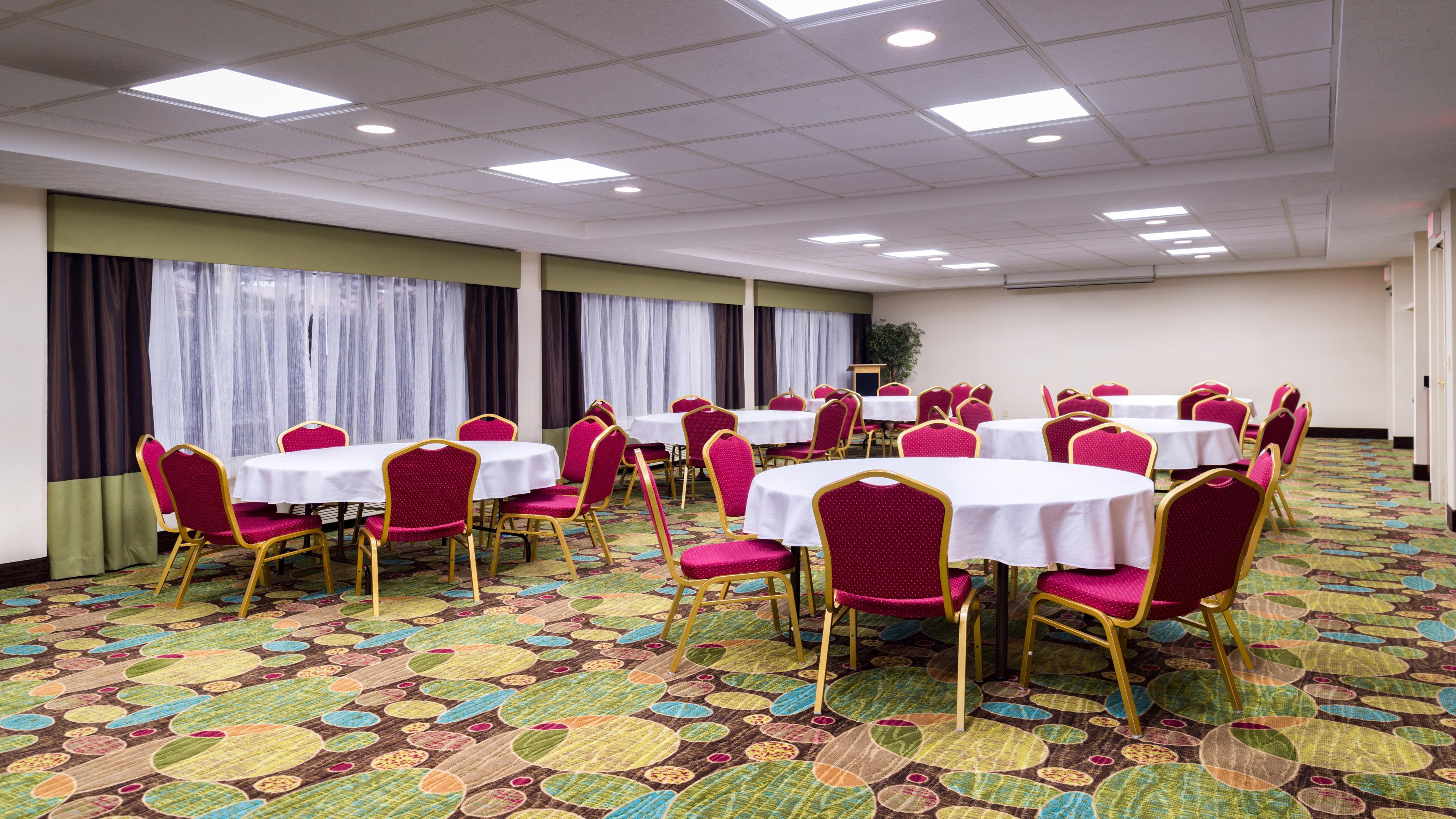 Holiday Inn Hotel & Suites Warren By Ihg Eksteriør billede